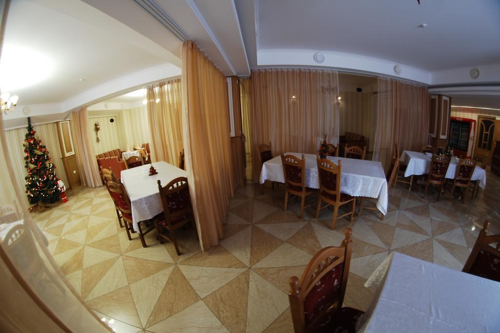 Hotel Intourist Mukacheve Ngoại thất bức ảnh