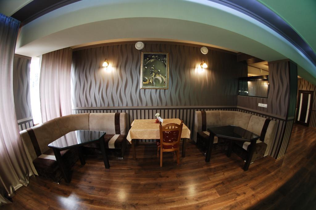 Hotel Intourist Mukacheve Ngoại thất bức ảnh